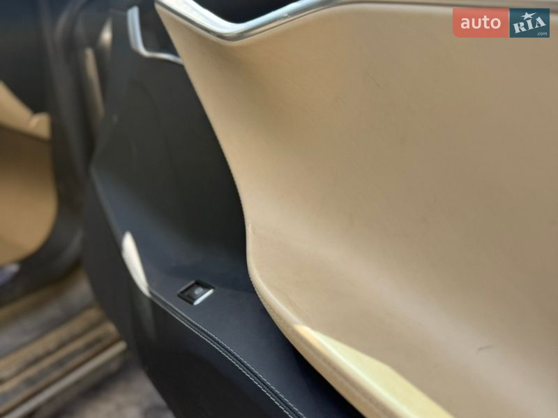 Лифтбек Tesla Model S 2015 в Каневе