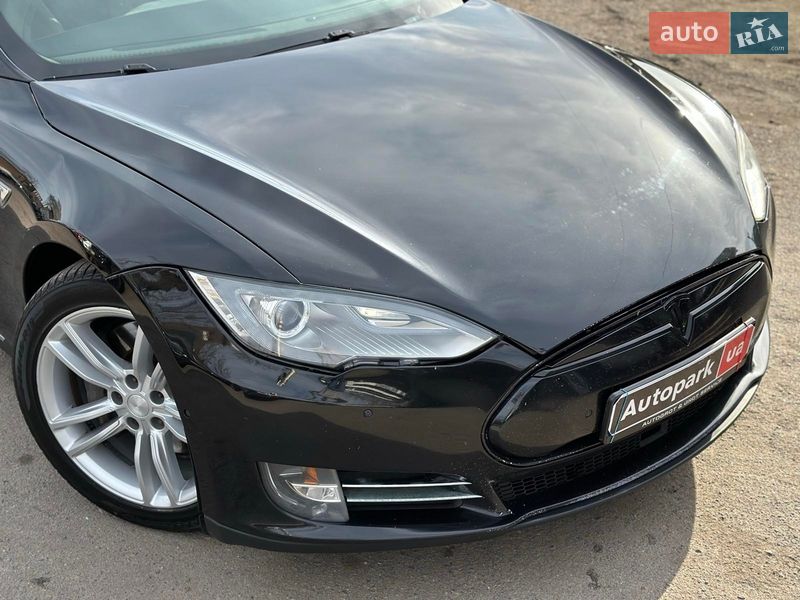 Лифтбек Tesla Model S 2015 в Виннице