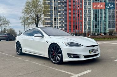 Ліфтбек Tesla Model S 2017 в Києві