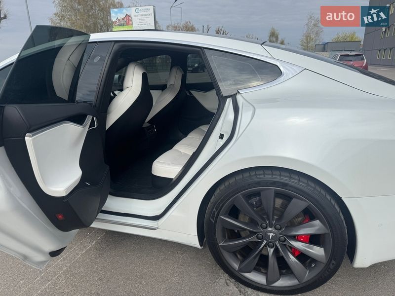 Лифтбек Tesla Model S 2017 в Киеве