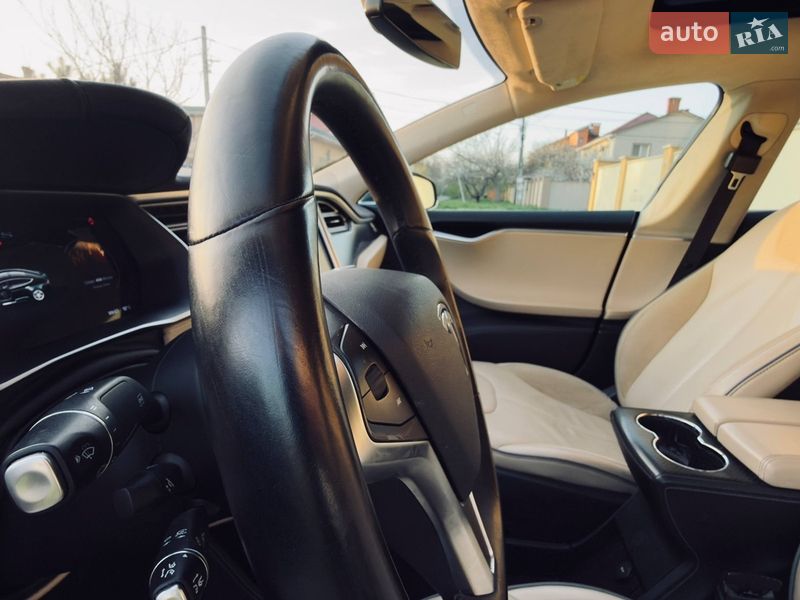 Ліфтбек Tesla Model S 2014 в Одесі