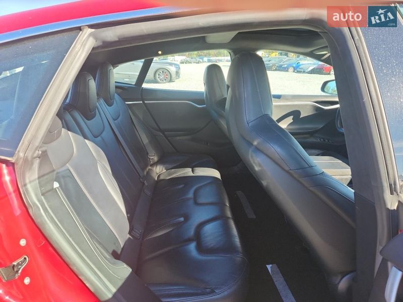 Ліфтбек Tesla Model S 2016 в Києві