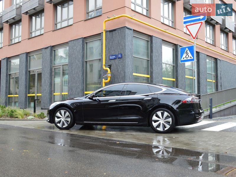 Лифтбек Tesla Model S 2020 в Киеве