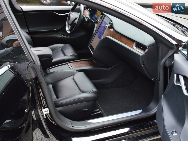 Лифтбек Tesla Model S 2020 в Киеве