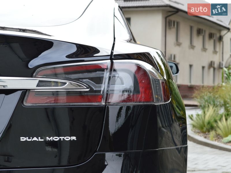 Лифтбек Tesla Model S 2020 в Киеве