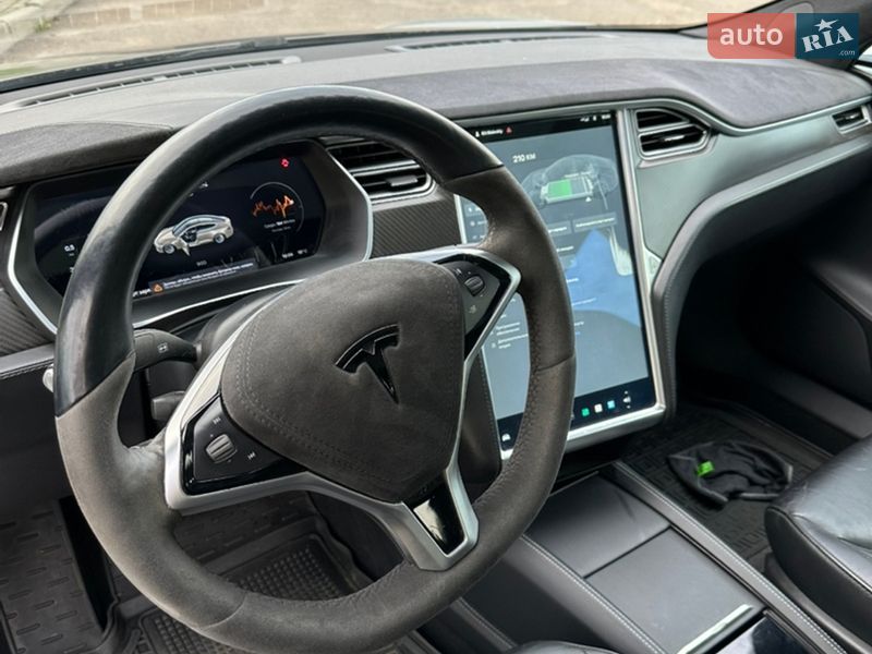 Лифтбек Tesla Model S 2015 в Черкассах