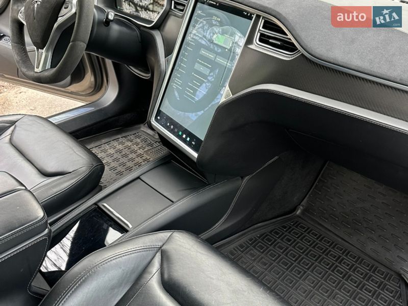 Лифтбек Tesla Model S 2015 в Черкассах