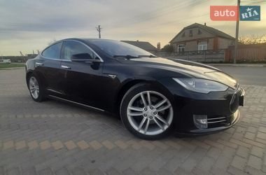 Ліфтбек Tesla Model S 2015 в Іллінцях