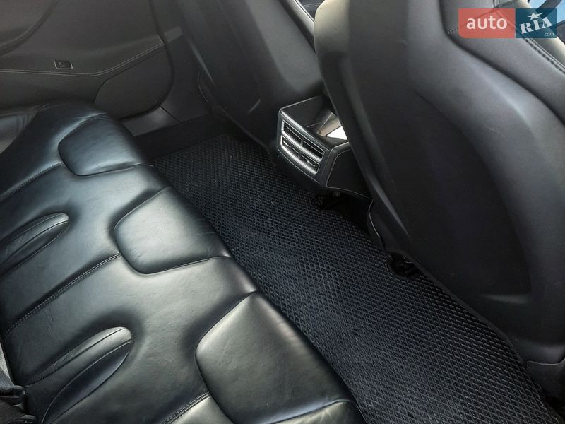 Ліфтбек Tesla Model S 2015 в Іллінцях