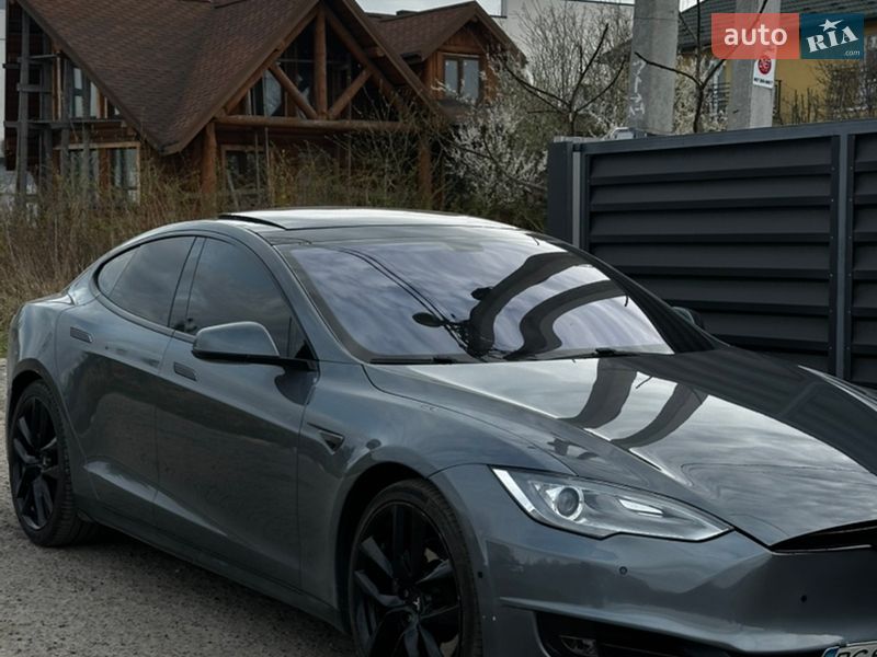 Лифтбек Tesla Model S 2013 в Львове