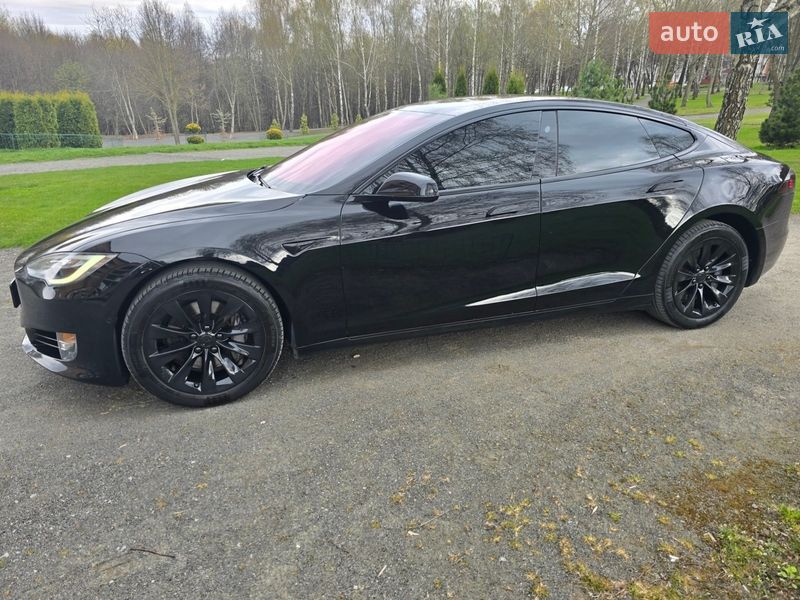 Лифтбек Tesla Model S 2017 в Хмельницком