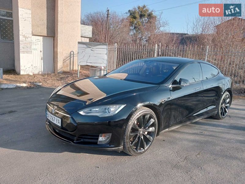 Tesla Model S 2014