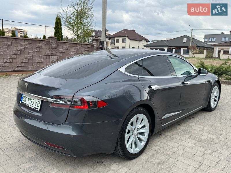 Лифтбек Tesla Model S 2018 в Ровно
