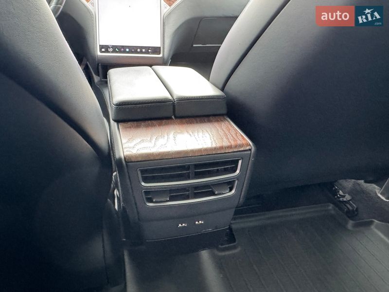 Лифтбек Tesla Model S 2018 в Ровно