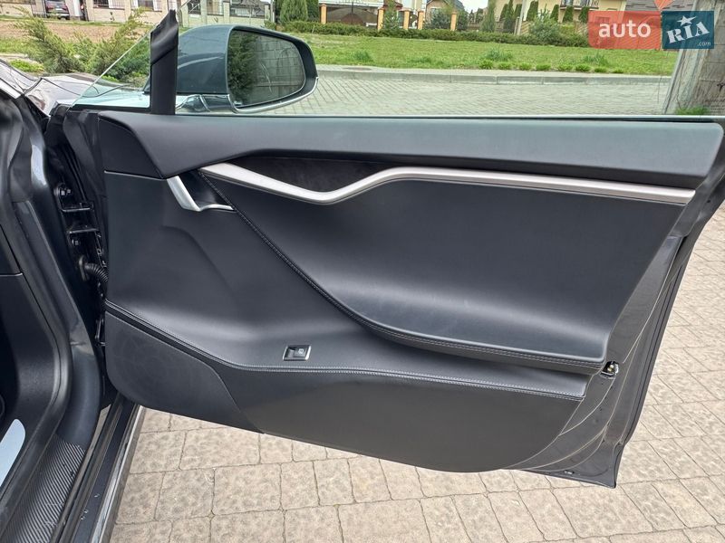 Лифтбек Tesla Model S 2018 в Ровно