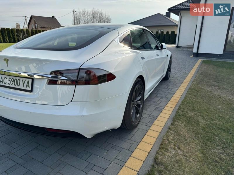 Лифтбек Tesla Model S 2019 в Ковеле