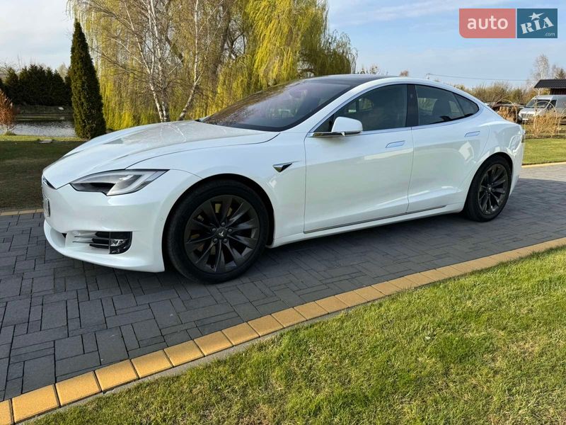 Лифтбек Tesla Model S 2019 в Ковеле