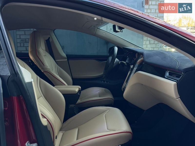 Ліфтбек Tesla Model S 2014 в Києві