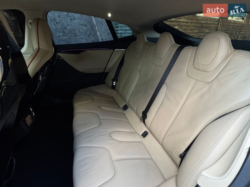 Ліфтбек Tesla Model S 2014 в Києві