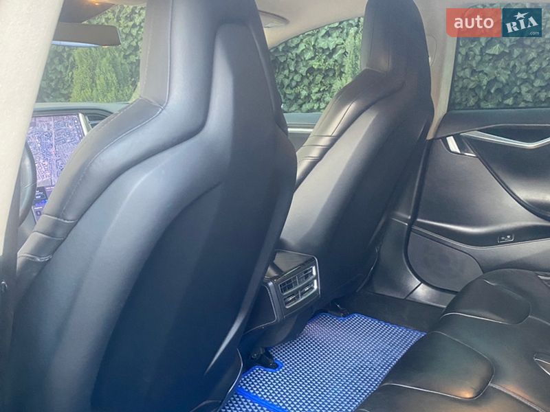 Ліфтбек Tesla Model S 2016 в Одесі