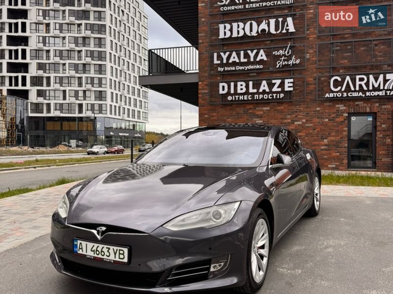Tesla Model S 2015