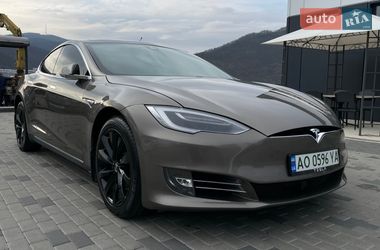 Лифтбек Tesla Model S 2016 в Ужгороде