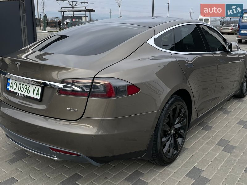 Лифтбек Tesla Model S 2016 в Ужгороде