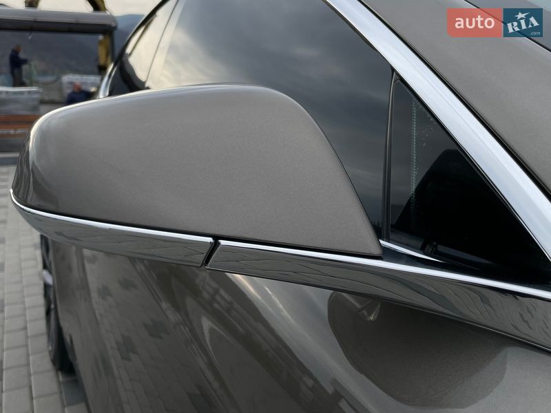 Лифтбек Tesla Model S 2016 в Ужгороде
