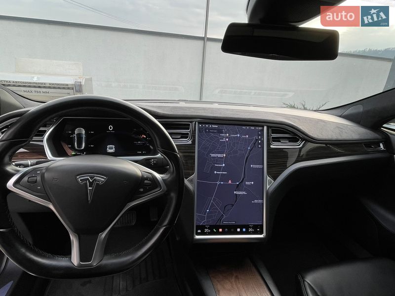 Лифтбек Tesla Model S 2016 в Ужгороде