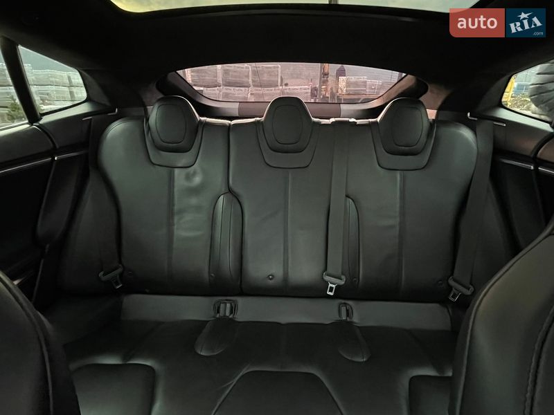 Лифтбек Tesla Model S 2016 в Ужгороде