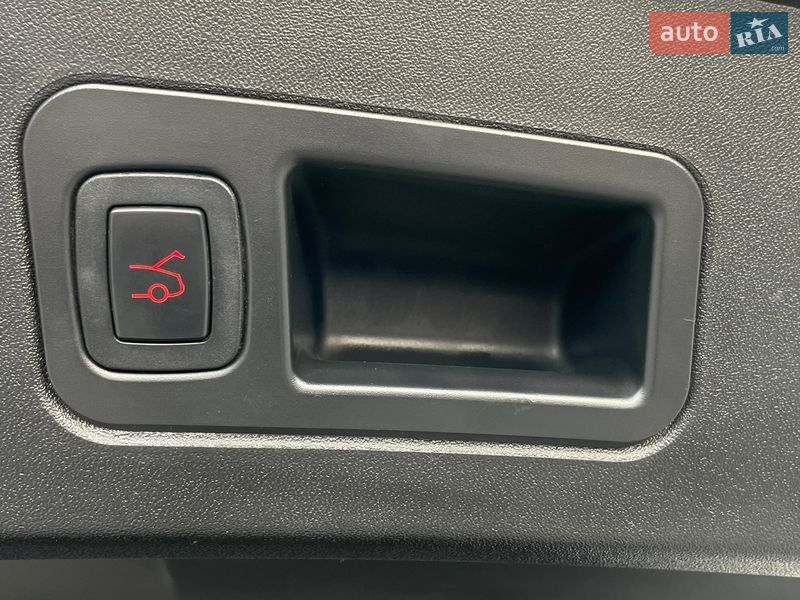Лифтбек Tesla Model S 2016 в Ужгороде