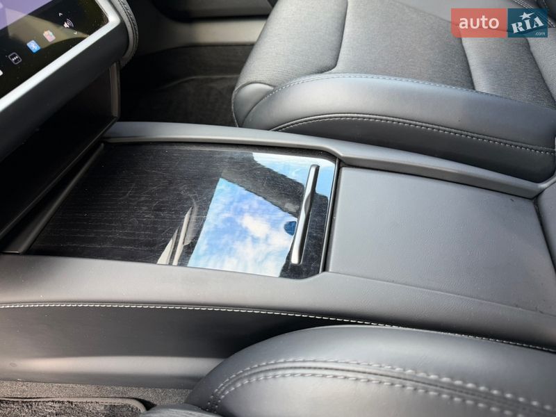 Ліфтбек Tesla Model S 2018 в Тернополі