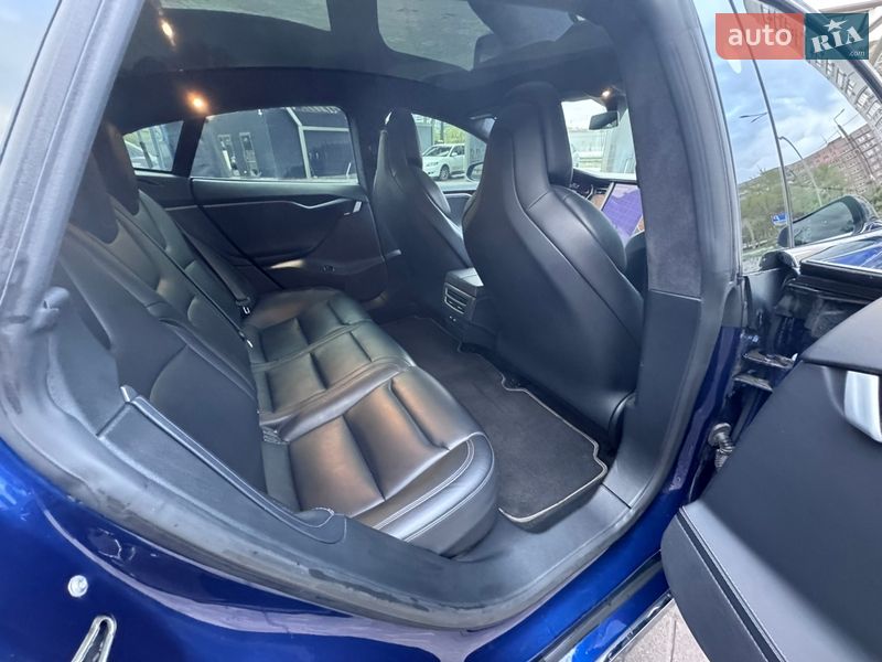 Лифтбек Tesla Model S 2019 в Днепре