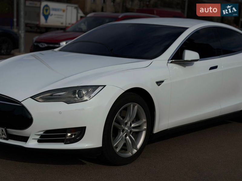 Лифтбек Tesla Model S 2014 в Житомире
