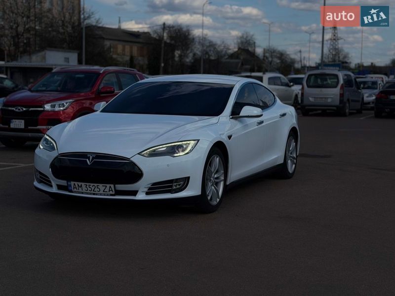 Лифтбек Tesla Model S 2014 в Житомире