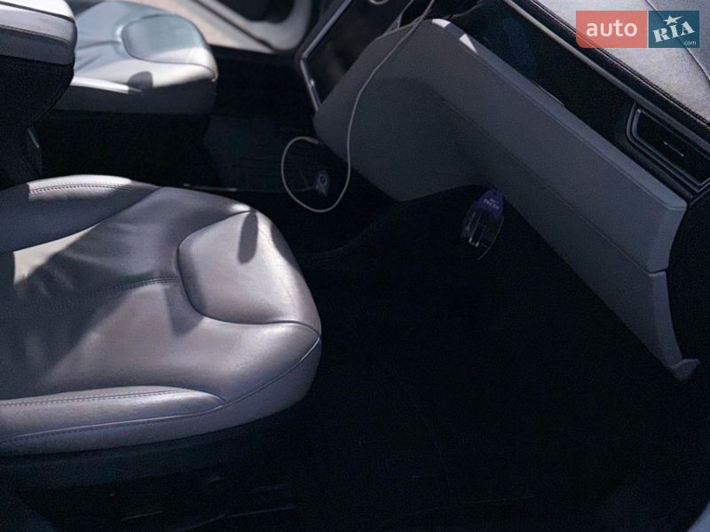Лифтбек Tesla Model S 2014 в Житомире