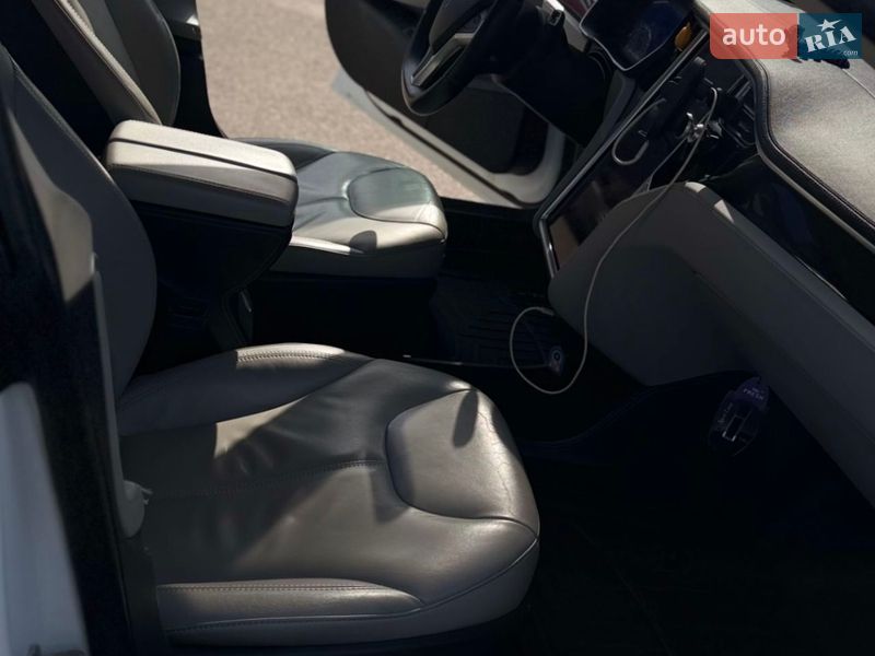 Лифтбек Tesla Model S 2014 в Житомире