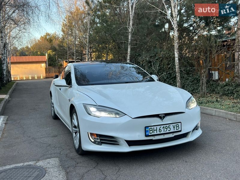 Ліфтбек Tesla Model S 2017 в Одесі