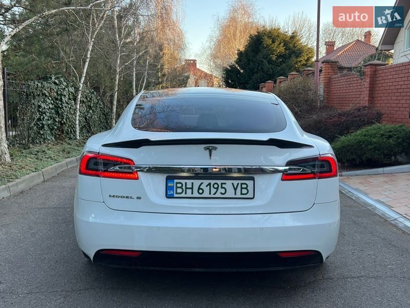 Ліфтбек Tesla Model S 2017 в Одесі