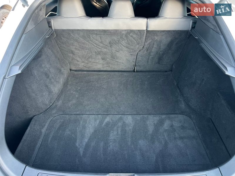 Ліфтбек Tesla Model S 2017 в Одесі