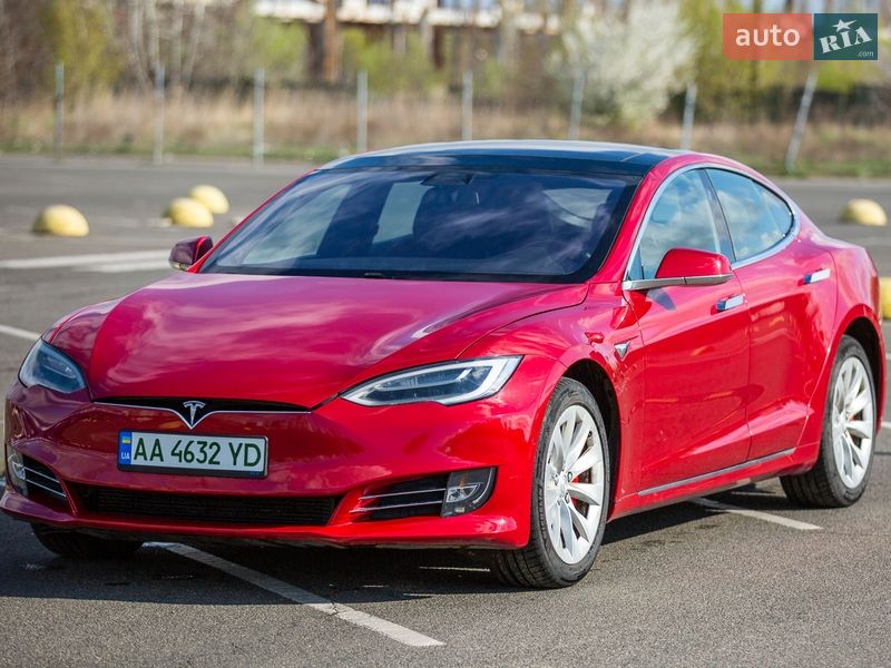 Лифтбек Tesla Model S 2018 в Киеве
