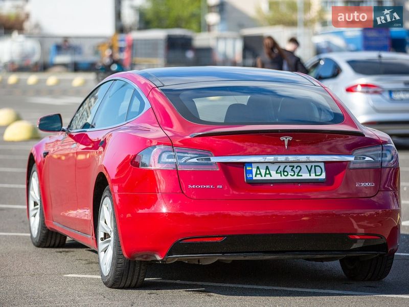 Лифтбек Tesla Model S 2018 в Киеве