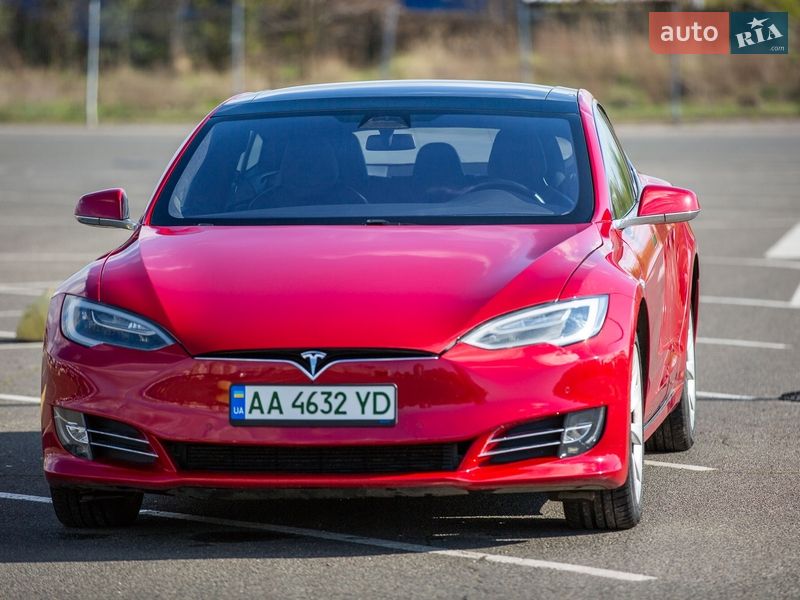 Лифтбек Tesla Model S 2018 в Киеве