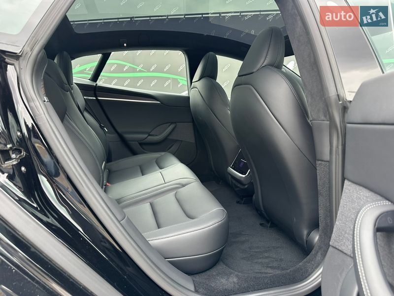 Лифтбек Tesla Model S 2023 в Киеве