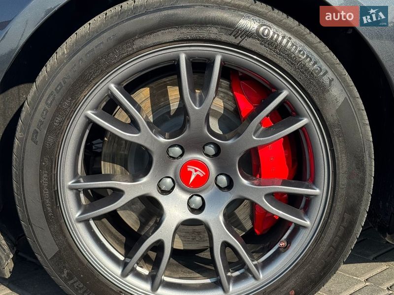 Лифтбек Tesla Model S 2024 в Киеве