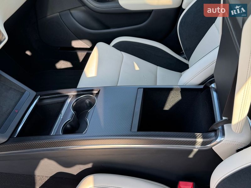 Лифтбек Tesla Model S 2024 в Киеве
