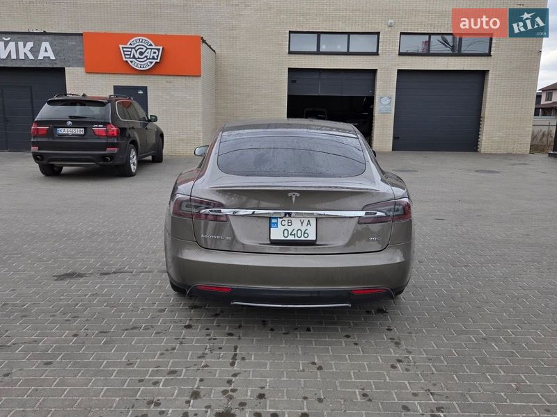 Ліфтбек Tesla Model S 2015 в Києві