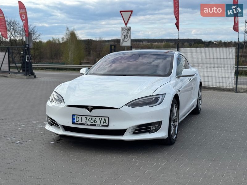 Лифтбек Tesla Model S 2016 в Буче