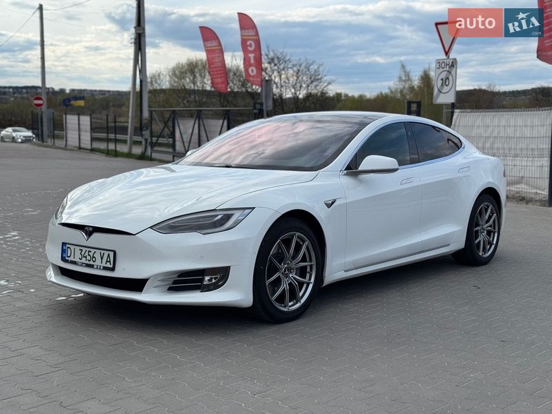 Лифтбек Tesla Model S 2016 в Буче