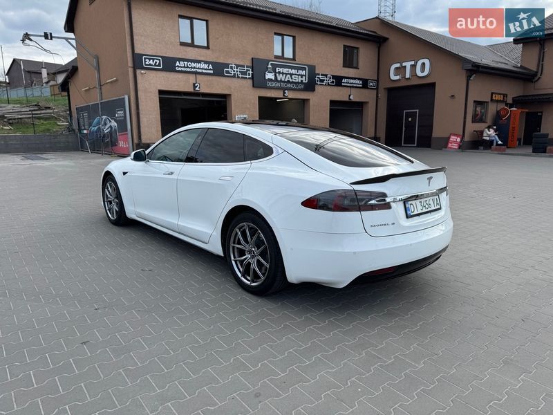 Лифтбек Tesla Model S 2016 в Буче